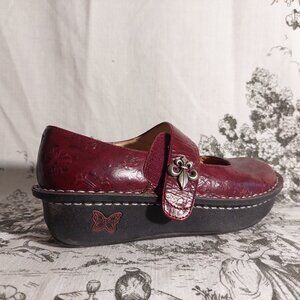 Alegria Paloma Mary Jane shoes Sz 35 in a wine or maroon etched leather finish